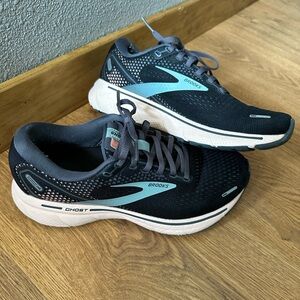 Women’s Brooks Ghost - size 6